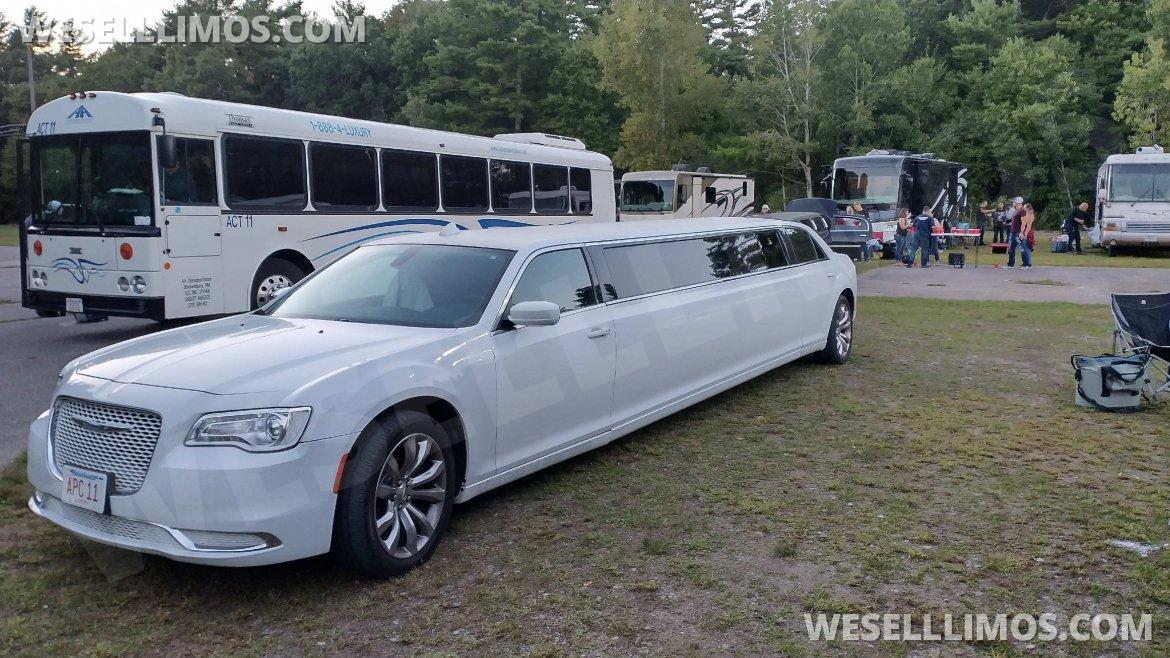 2019 Springfield  Chrysler 300 Limousine - Photo 4