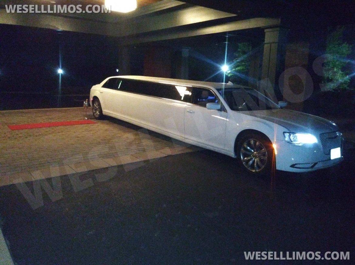 2019 Springfield  Chrysler 300 Limousine - Photo 2