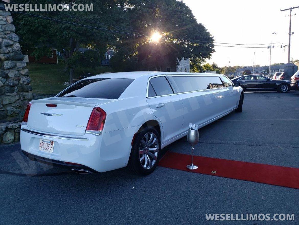 2019 Springfield  Chrysler 300 Limousine - Photo 3