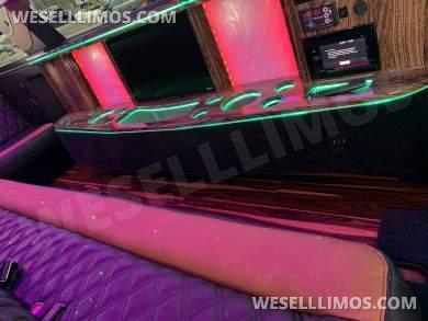2019 Springfield  Chrysler 300 Limousine - Limousine for Sale in Hingham, MA - Photo 10