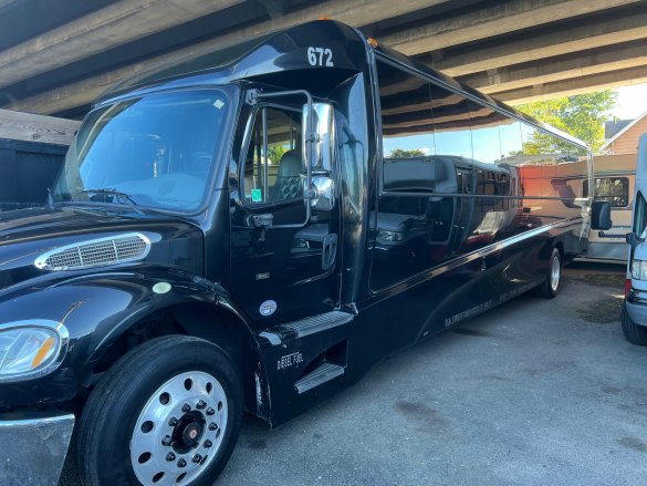 2014 Freightliner M2 Executive Shuttle for Sale in Hillside, NJ - Photo 3