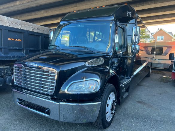 2014 Freightliner M2 Executive Shuttle for Sale in Hillside, NJ - Photo 2