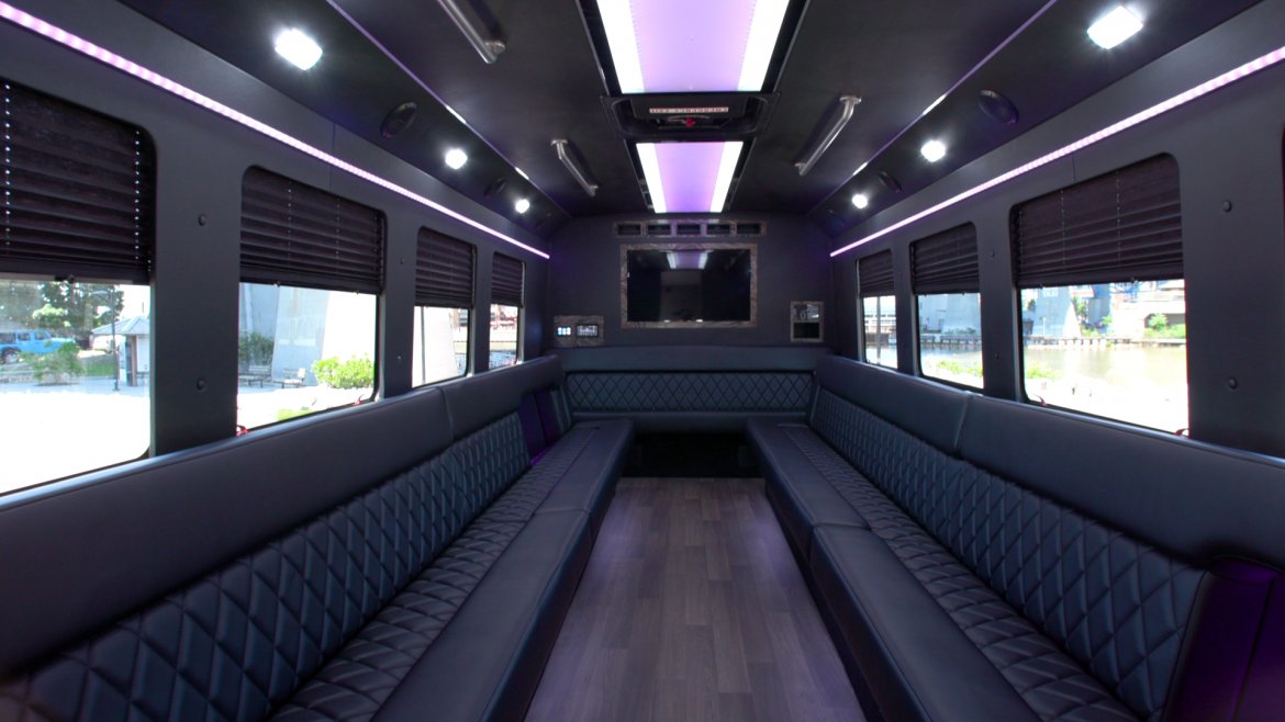 Limo Bus for Sale in Norh Royalton, OH - Photo 3
