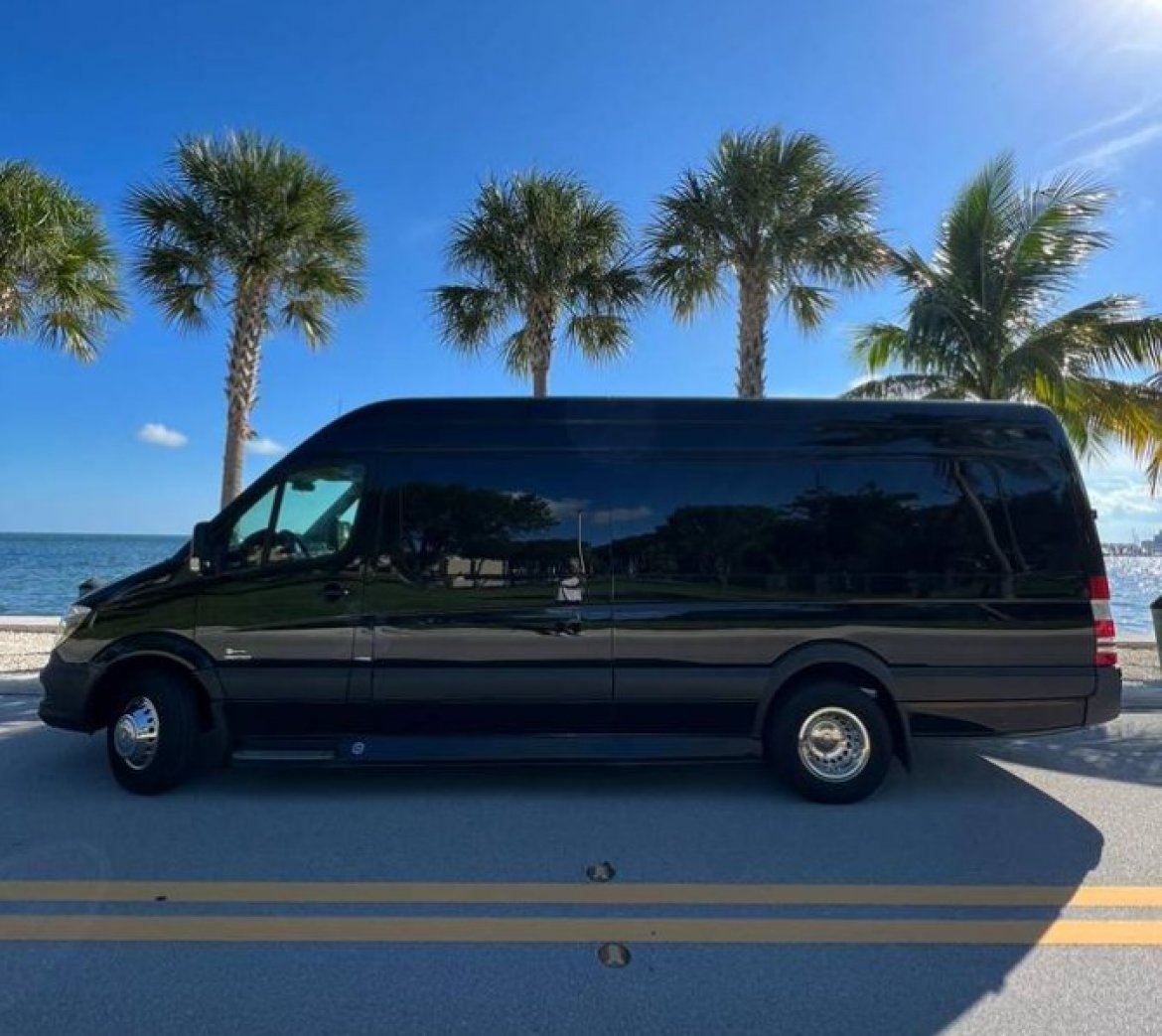 Limo Bus for Sale in Baldwin, NY - Photo 3