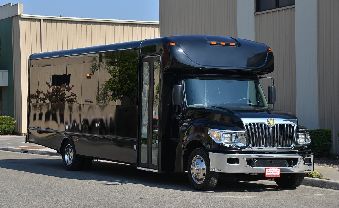Limo Bus for sale: 2014 International Pc805 by Starcraft battista