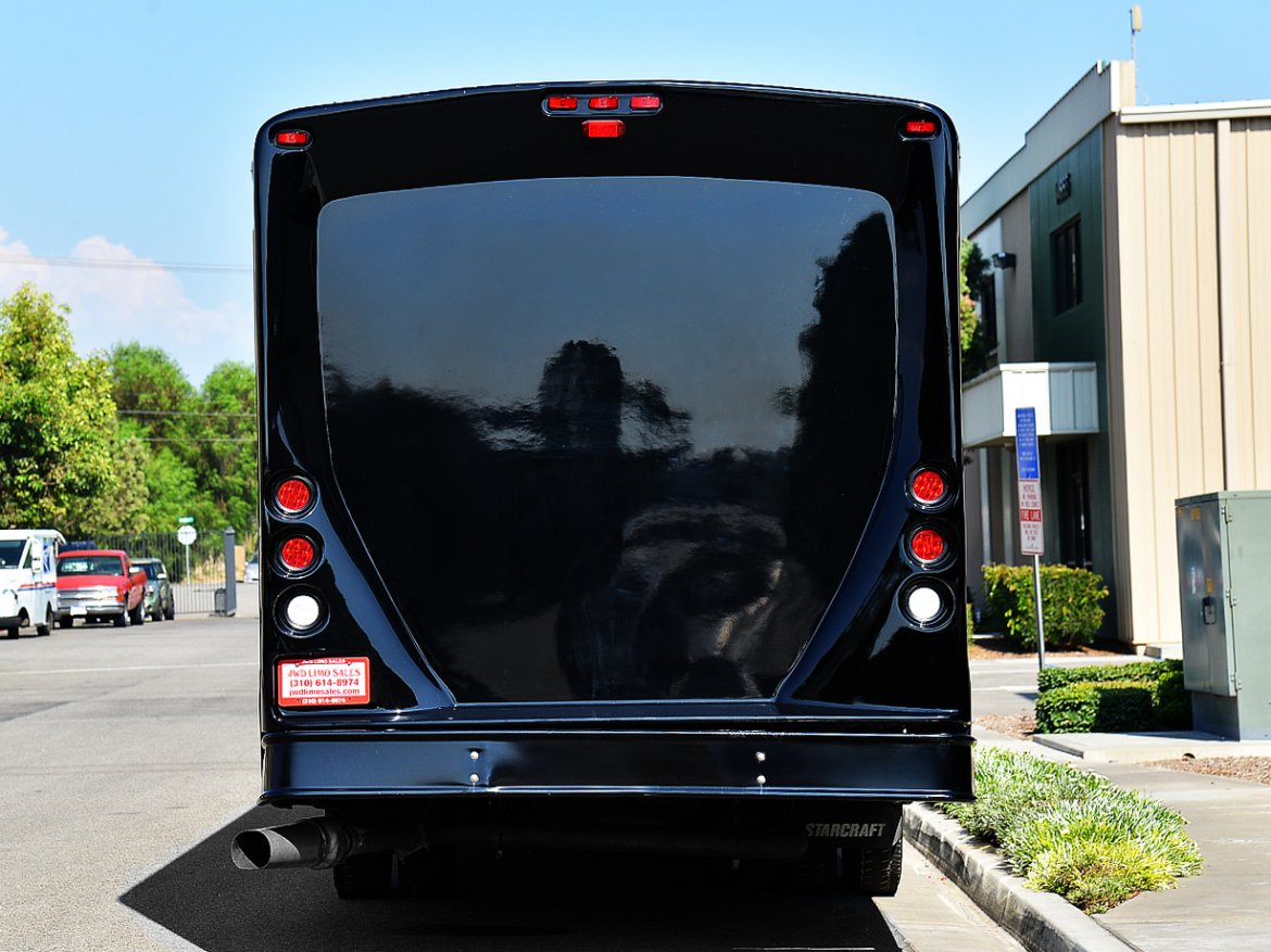 Photo of Limo Bus for sale: 2014 International Pc805 by Starcraft battista