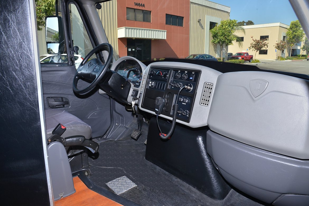 Photo of Limo Bus for sale: 2014 International Pc805 by Starcraft battista