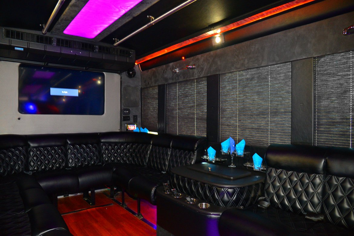 Photo of Limo Bus for sale: 2014 International Pc805 by Starcraft battista