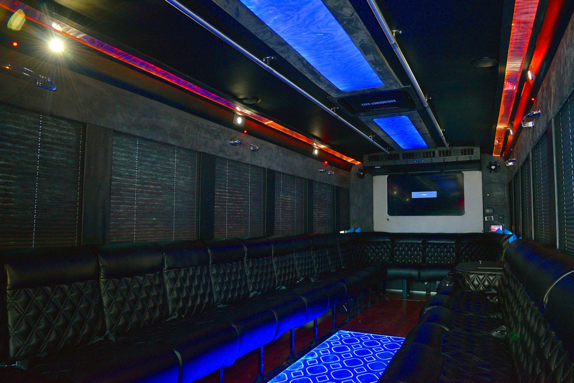 Photo of Limo Bus for sale: 2014 International Pc805 by Starcraft battista