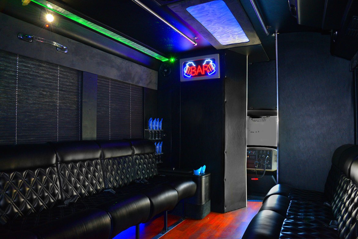 Photo of Limo Bus for sale: 2014 International Pc805 by Starcraft battista