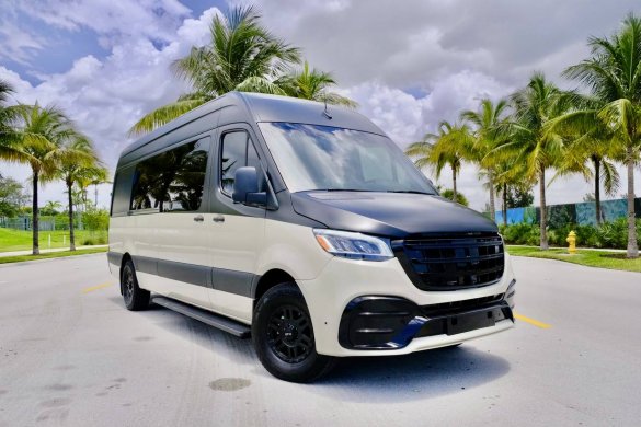 2022 Mercedes-Benz 2500 Sprinter for Sale in Miami, FL - Main Photo