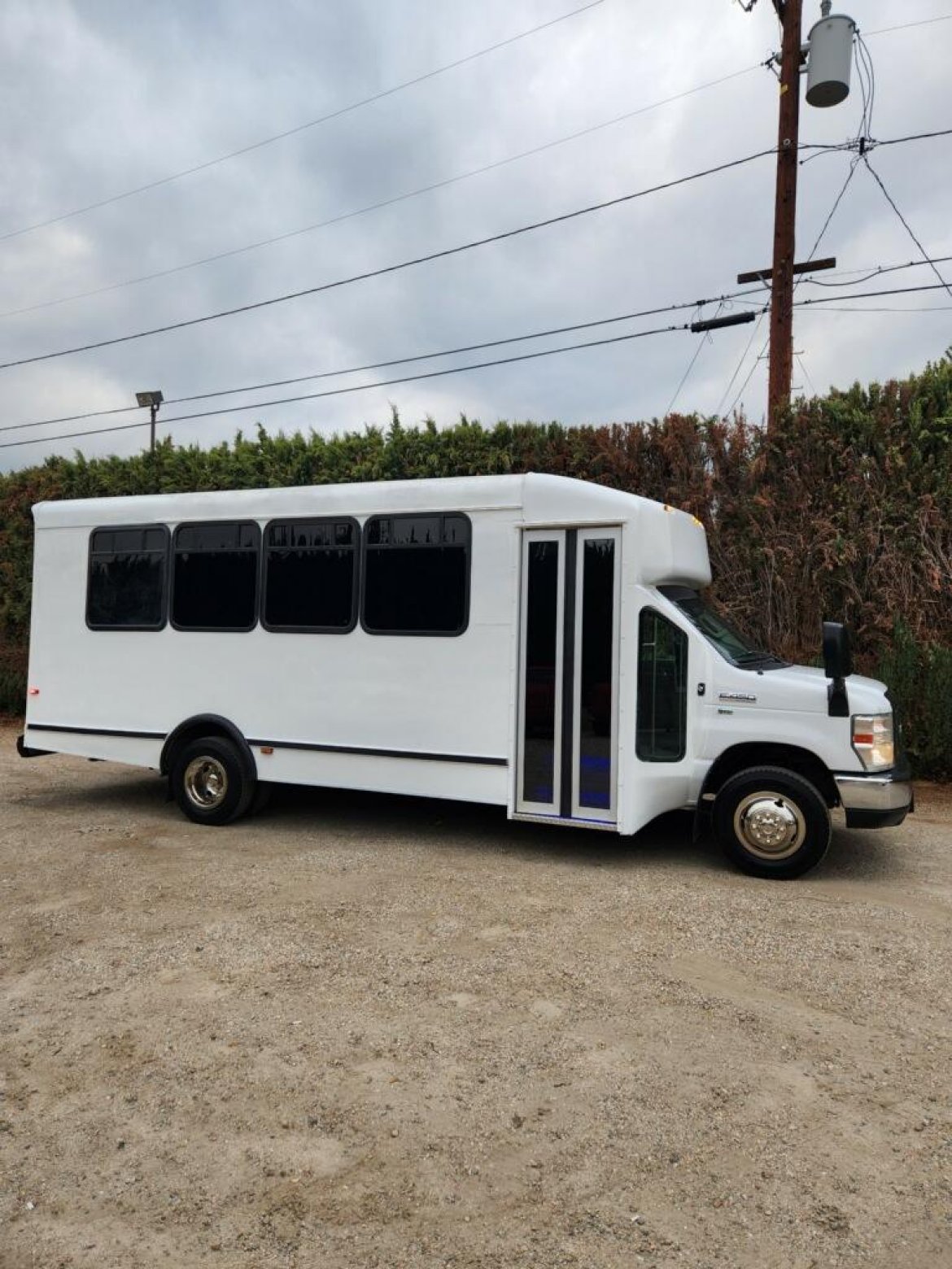 2015 Ford E-450 Limo Bus - Photo 3