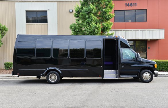 2006 Ford E-450 Limo Bus for Sale in Fontana, CA - Photo 2