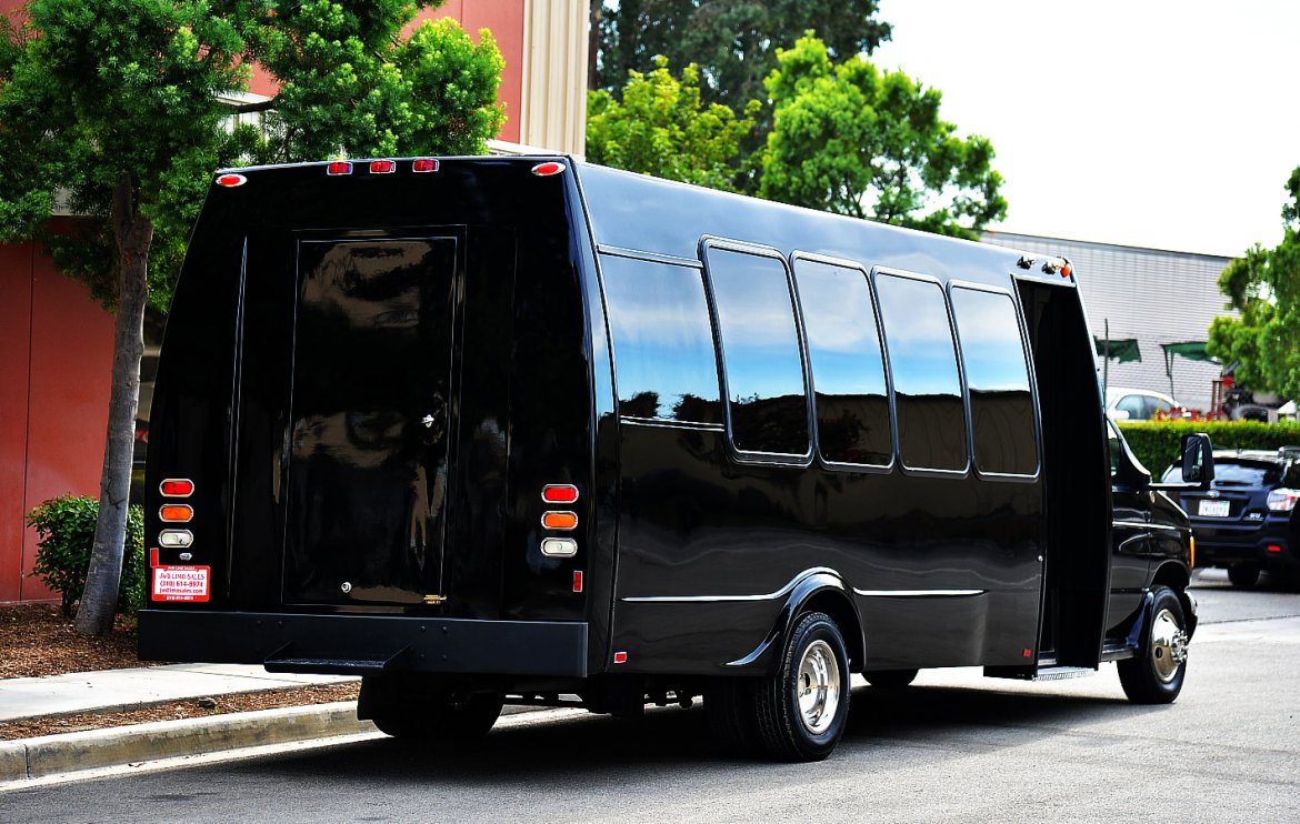 Photo of Limo Bus for sale: 2006 Ford E-450 by Federal