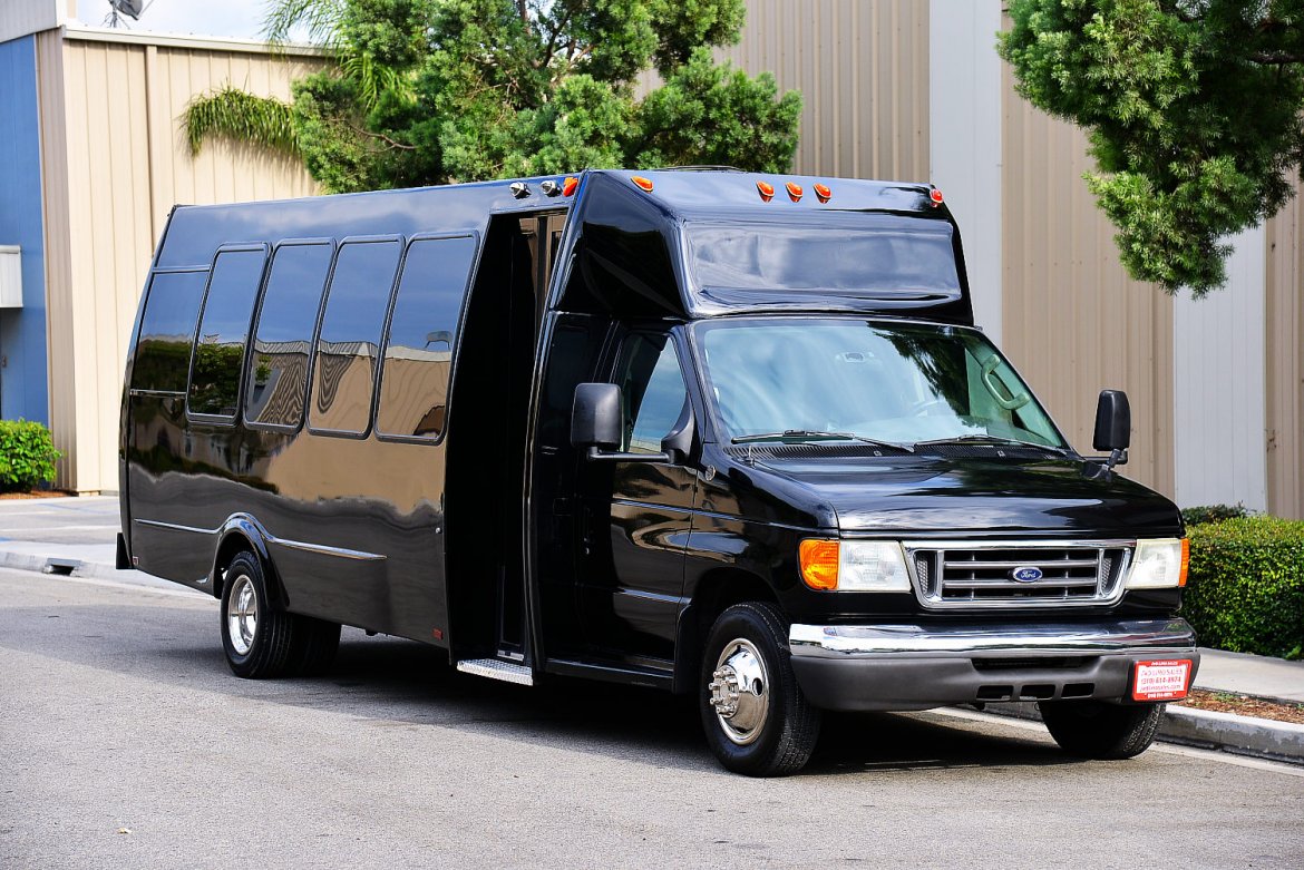 Limo Bus for sale: 2006 Ford E-450 by Federal