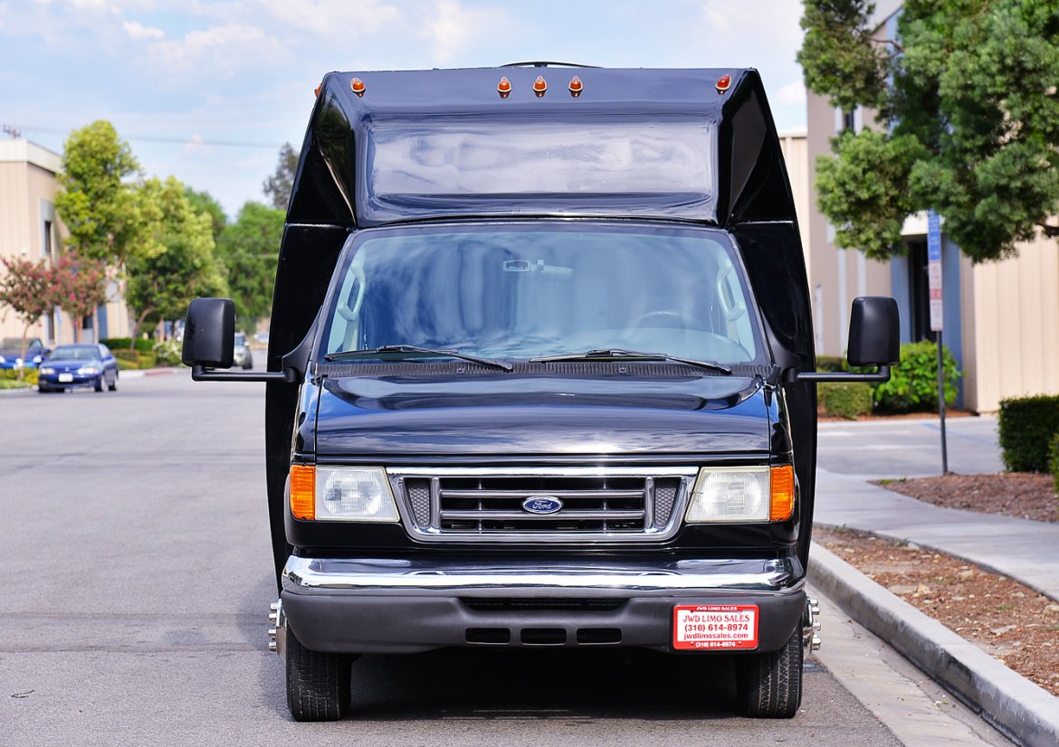 Photo of Limo Bus for sale: 2006 Ford E-450 by Federal