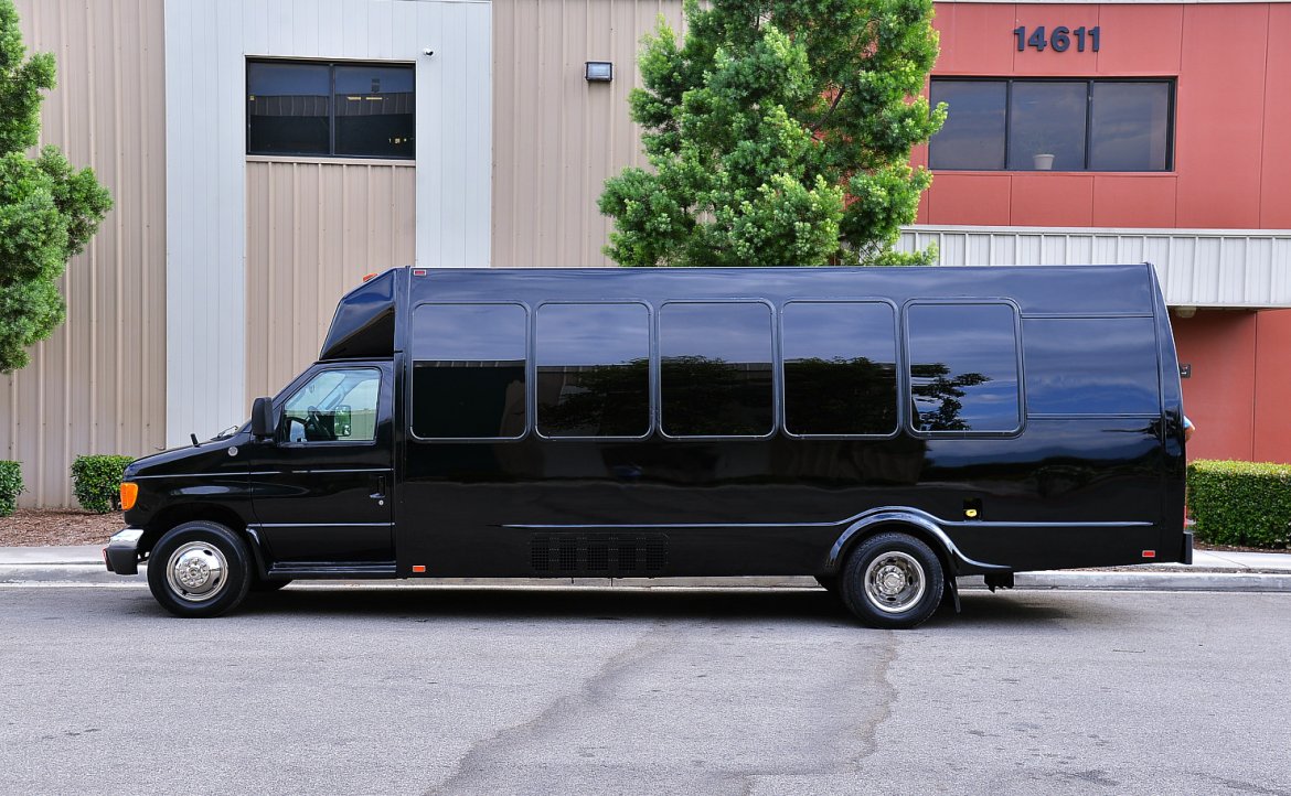 Photo of Limo Bus for sale: 2006 Ford E-450 by Federal