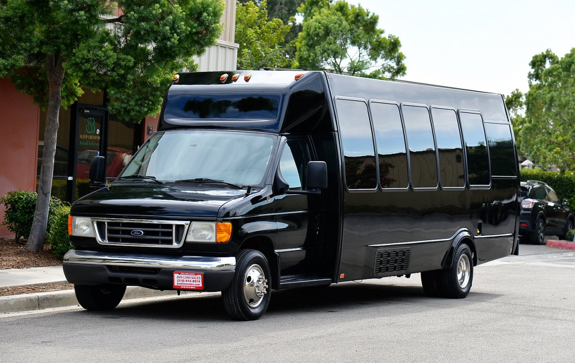 Форд бус. Ford e450. 1999 Ford e-450. Ford e450 Limo Bus.