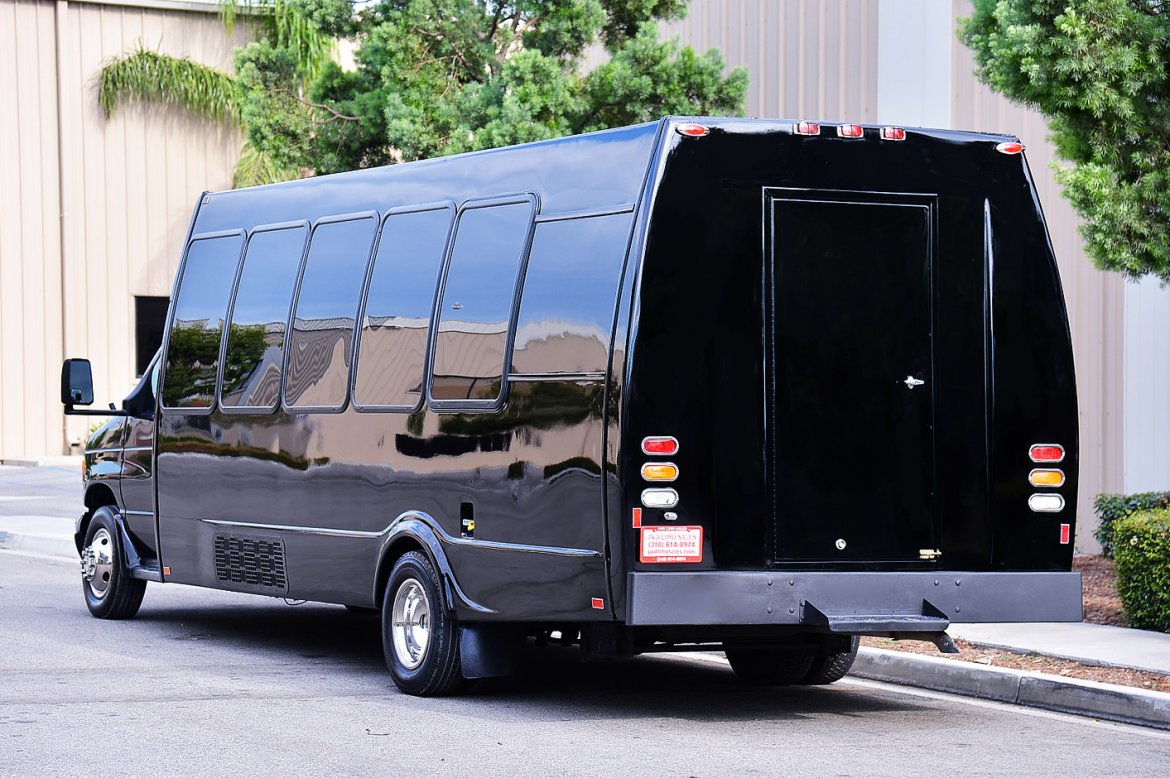 Photo of Limo Bus for sale: 2006 Ford E-450 by Federal