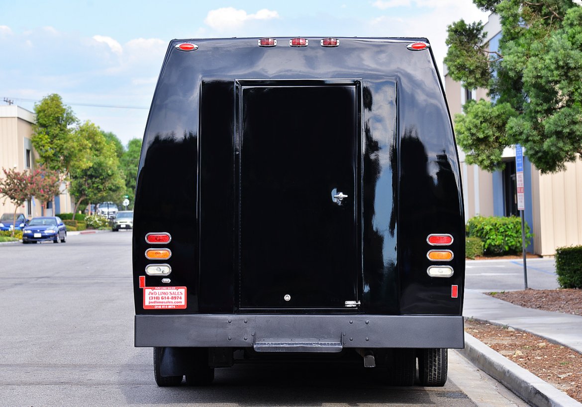 Photo of Limo Bus for sale: 2006 Ford E-450 by Federal