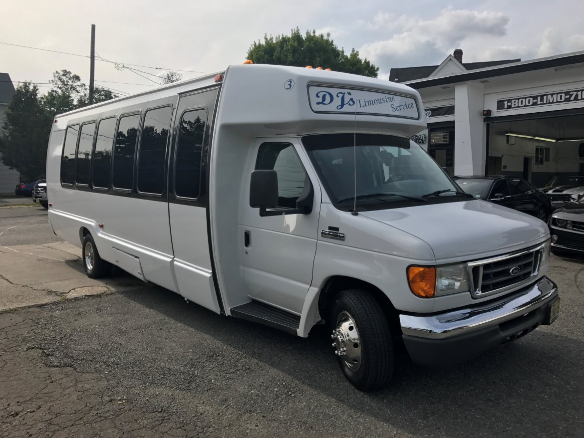 Photo of Limo Bus for sale: 2007 Ford E-450 by Krystal