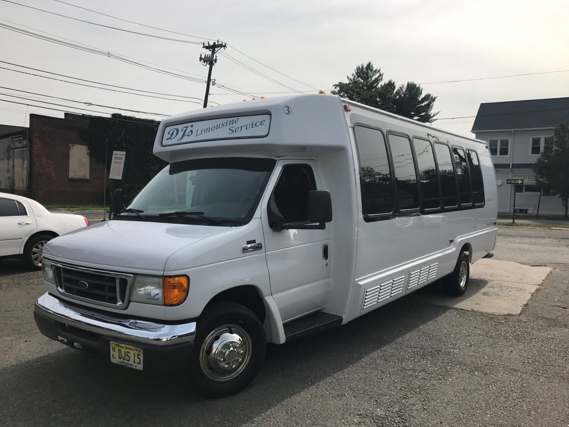 Photo of Limo Bus for sale: 2007 Ford E-450 by Krystal