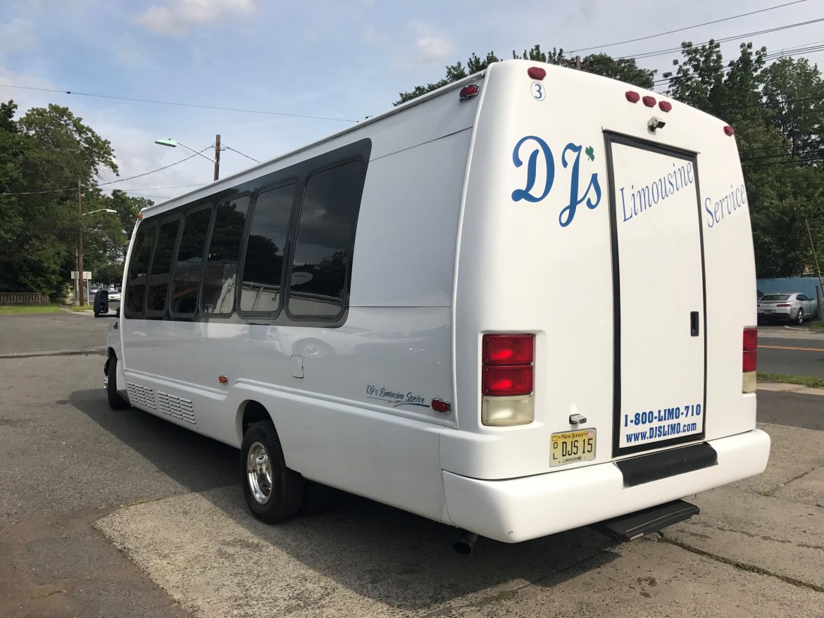 Photo of Limo Bus for sale: 2007 Ford E-450 by Krystal