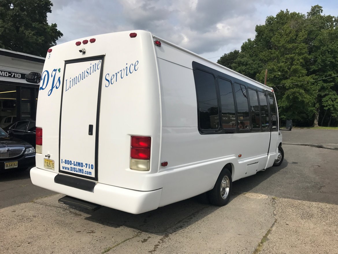 Photo of Limo Bus for sale: 2007 Ford E-450 by Krystal