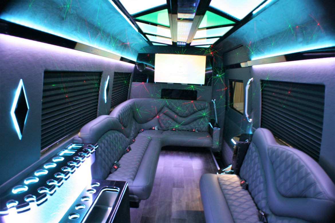 2023 Springfield Coach  Mercedes-Benz Sprinter  Sprinter - Photo 3