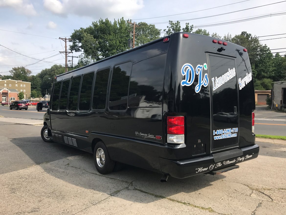 Photo of Limo Bus for sale: 2007 Ford E-450 by Krystal