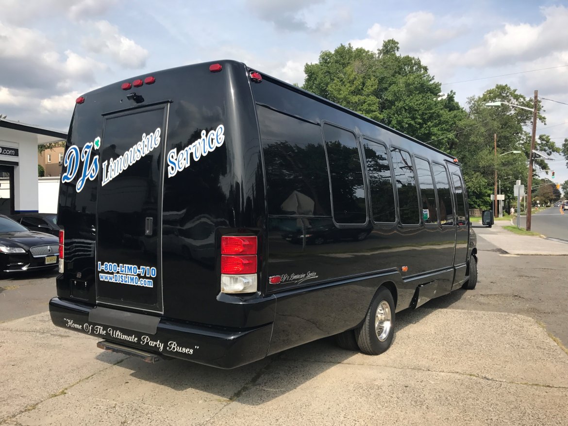 Photo of Limo Bus for sale: 2007 Ford E-450 by Krystal