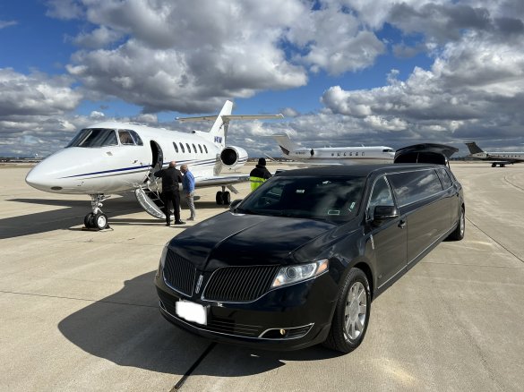 2015 Lincoln MKT Limousine for Sale in Naperville, IL - Photo 3