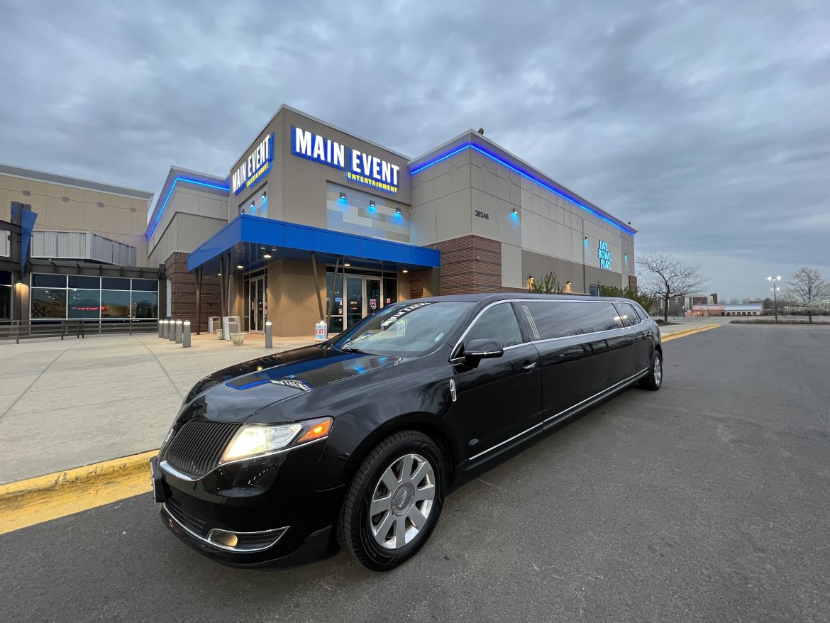 Limousine for Sale in Naperville, IL - Photo 7