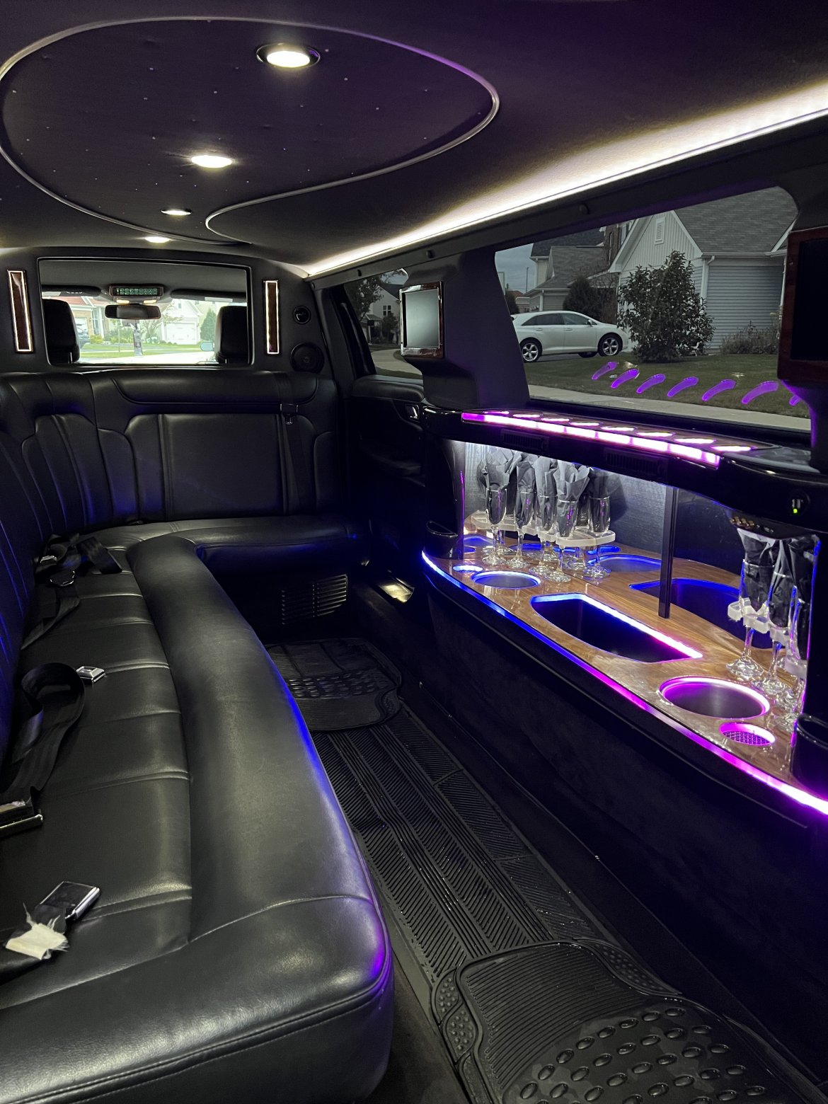 Limousine for Sale in Naperville, IL - Photo 10