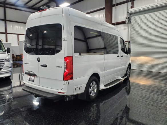 2021 Mercedes-Benz Ultimate Commuter 144" Sprinter for Sale in Houston, TX - Photo 3