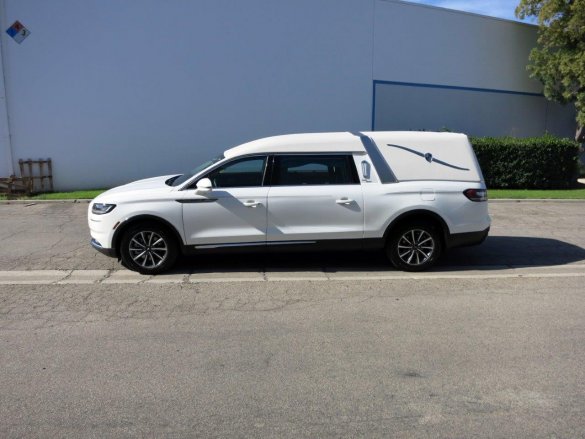 2022 Lincoln Nautilus Grand Legacy Funeral for Sale in Carson, CA - Photo 3