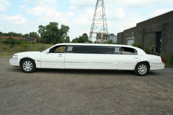 2006 Lincoln Town Car Limousine for Sale in exeter, PA - Photo 2