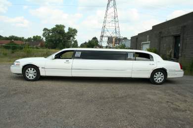 2006 Lincoln Town Car Limousine for Sale in exeter, PA - Photo 2