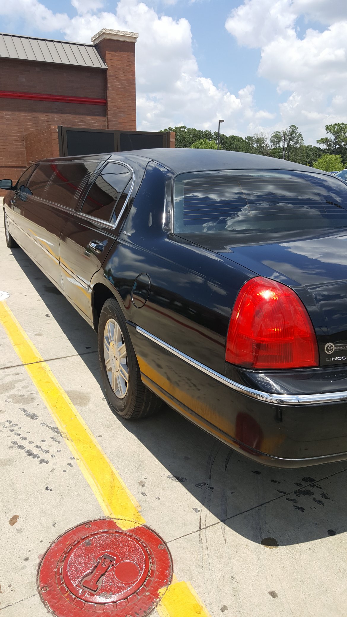 Photo of Limousine for sale: 2007 Lincoln Towncar 120&quot; by Executive Coach Builders