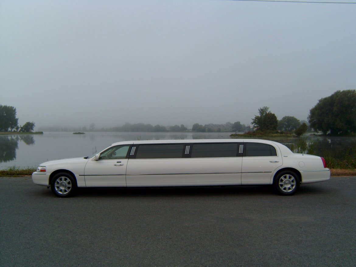 Limousine for sale: 2006 Lincoln Town Car 120&quot; by Dabryan