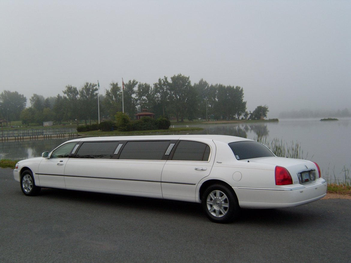 Limousine for sale: 2006 Lincoln Town Car 120&quot; by Dabryan