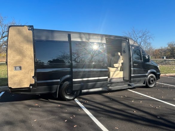 2017 Mercedes-Benz 3500 Sprinter for Sale in Northbrook, IL - Photo 2