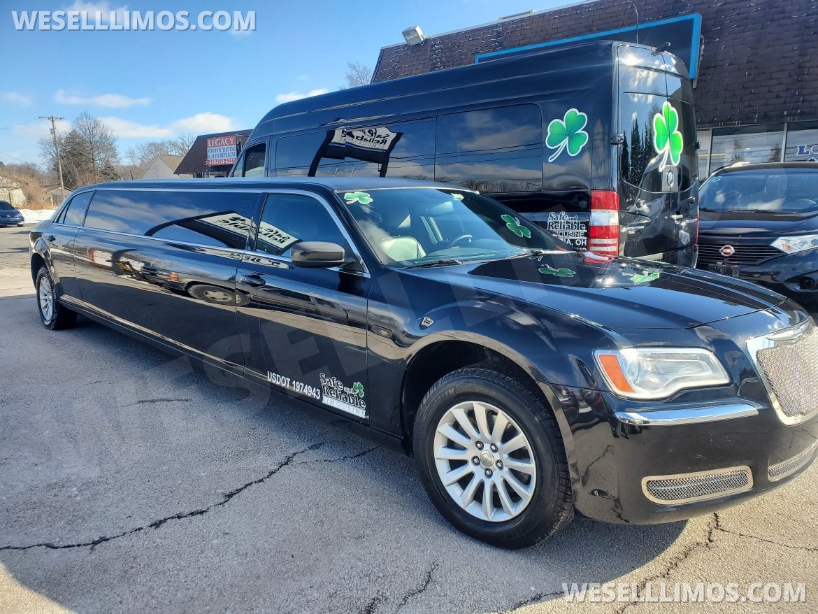 2013 Pinnacle Chrysler 300 Limousine - Photo 2