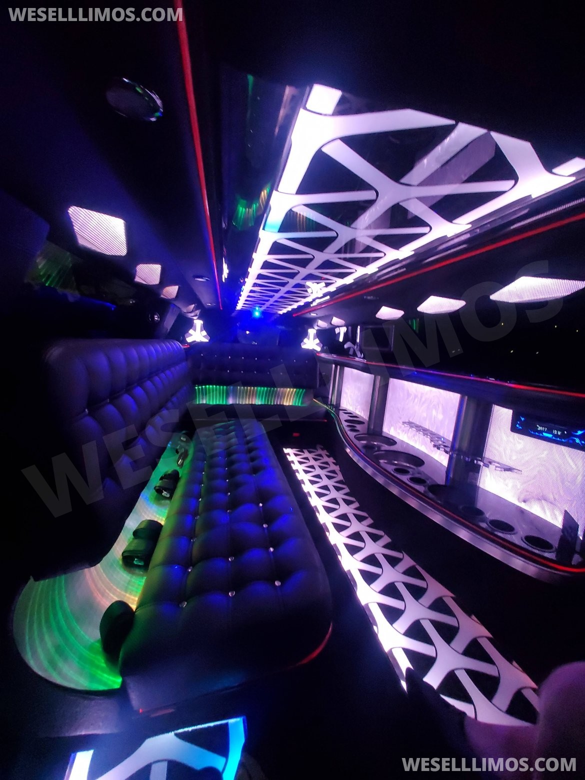 2013 Pinnacle Chrysler 300 Limousine - Photo 3