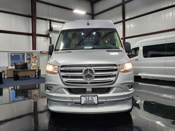 2022 Mercedes-Benz Sprinter 2500 Luxe 144" Sprinter for Sale in Houston, TX - Photo 2