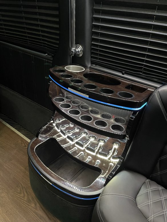 2015 Mercedes-Benz 3500 170' Extended Sprinter for Sale in Anaheim, CA - Photo 3