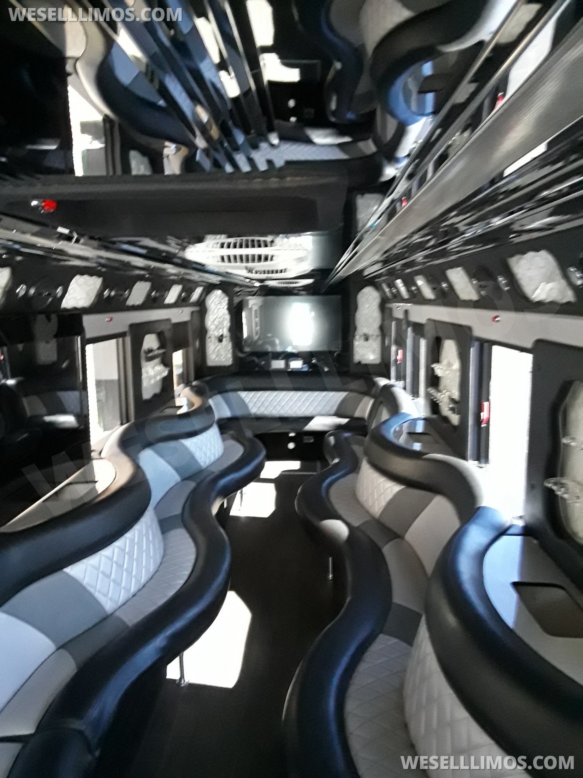 Limo Bus for Sale in Elyria, OH - Photo 8