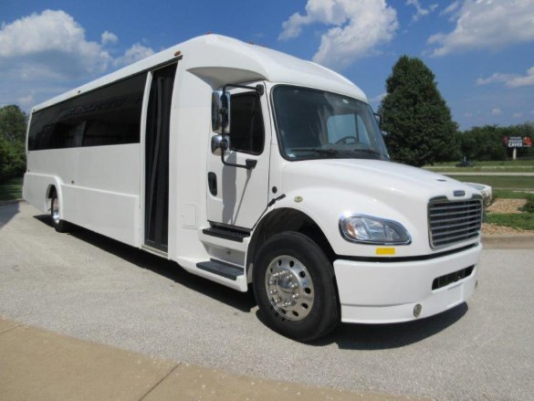 2017 Freightliner Shuttle Bus Shuttle Bus for Sale in Springfield, MO - Photo 3