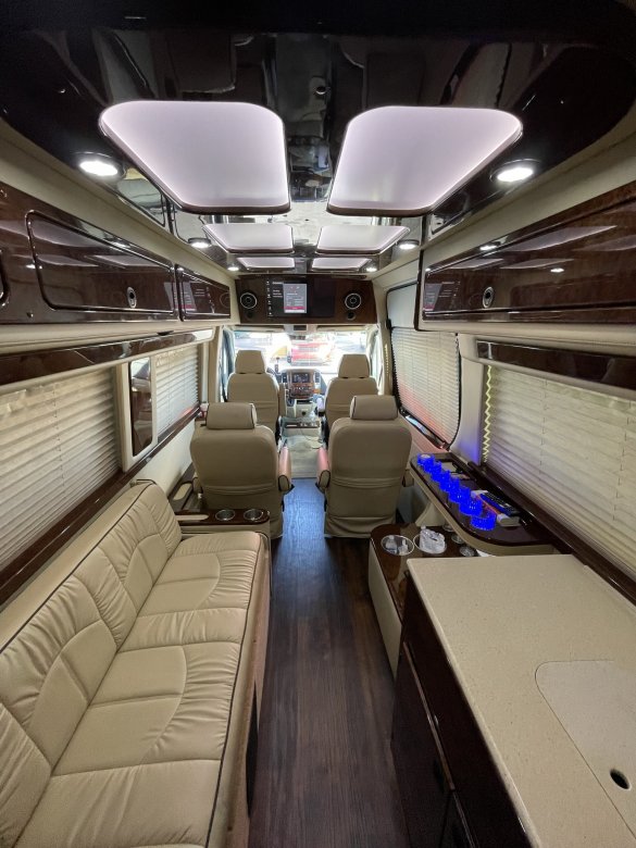 2017 Mercedes-Benz Daycruiser 3500 170' ext Sprinter for Sale in Anaheim, CA - Photo 2