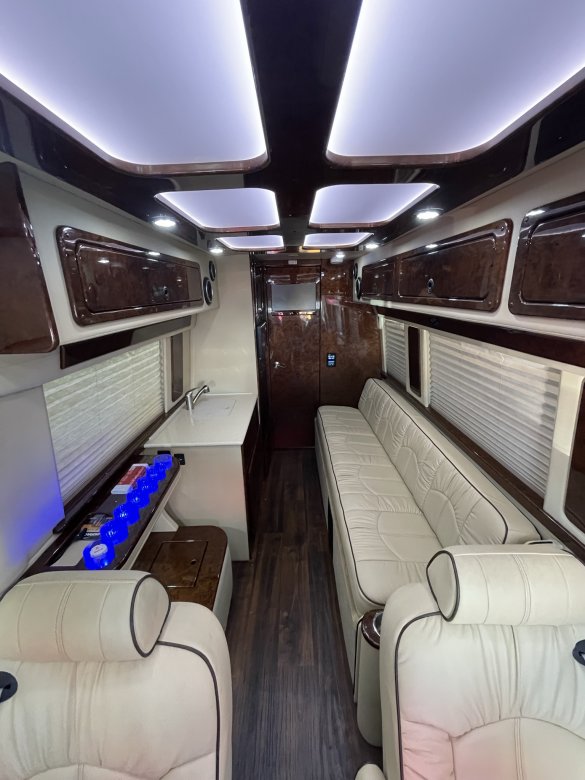 2017 Mercedes-Benz Daycruiser 3500 170' ext Sprinter for Sale in Anaheim, CA - Photo 3